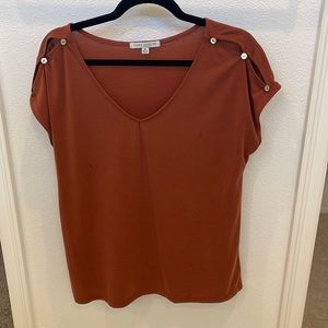 Green envelope short sleeve blouse medium
